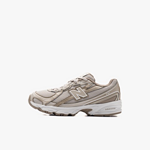 New Balance 740