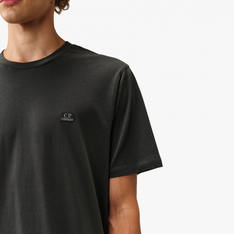 C.P. Company 30/1 Jersey Short Sleeve Logo Patch T-Shirt C.P. Company 30/1 Jersey Short Sleeve Logo Patch T-Shirt - 21CMTS726A 005100W 985 - Fuxia, Urban Tribes United